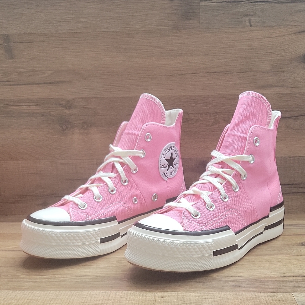 Converse Women's Pink High-Top Sneakers.  brand new in the box no lid authentic